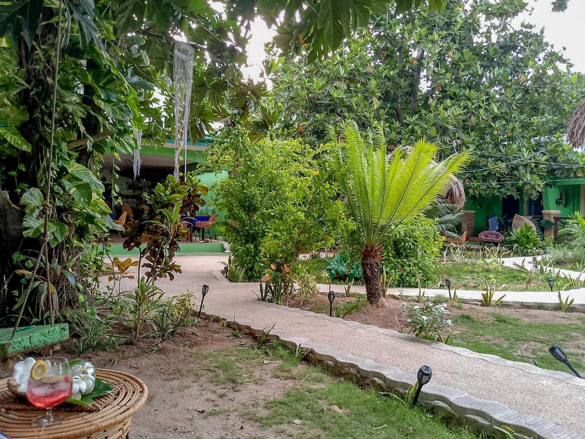 มูนไลต์ รีสอร์ต Hotel เกาะมาลาปัสกัว ภายนอก รูปภาพ